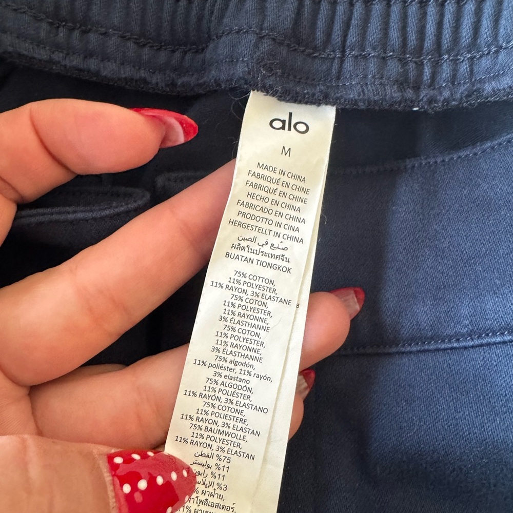 ALO Yoga Women's Navy Wide-Leg Cargo Trousers - Picture 6 of 7